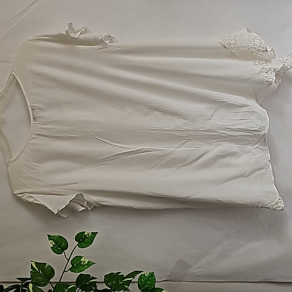 World Unity Asymmetrical Hemline Top. - Picture 8 of 9